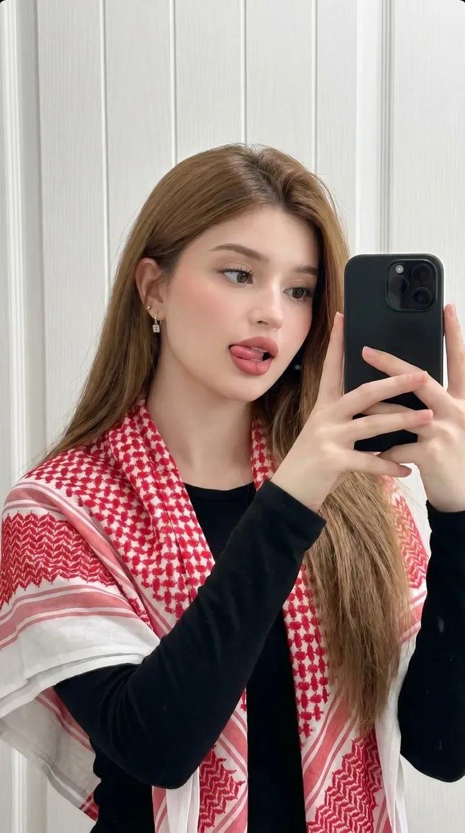 Lifestyle Smartphone Selfie with Keffiyeh