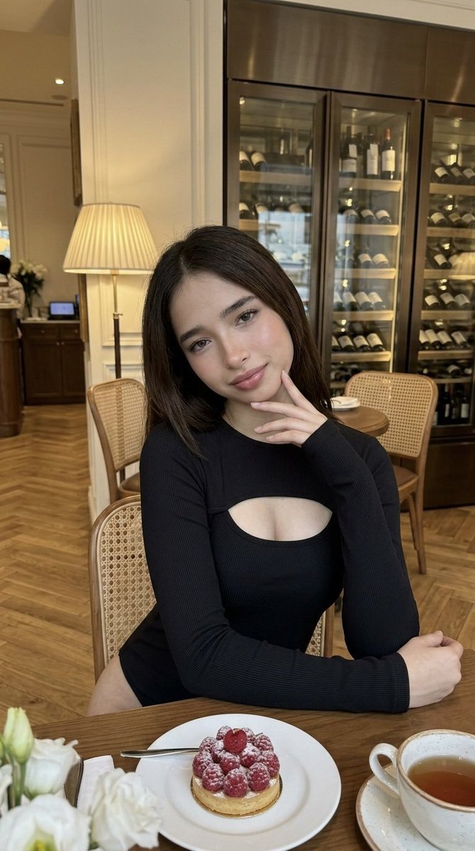 Luxury Cafe Portrait with Bio-Fidelity and Anatomical Emphasis