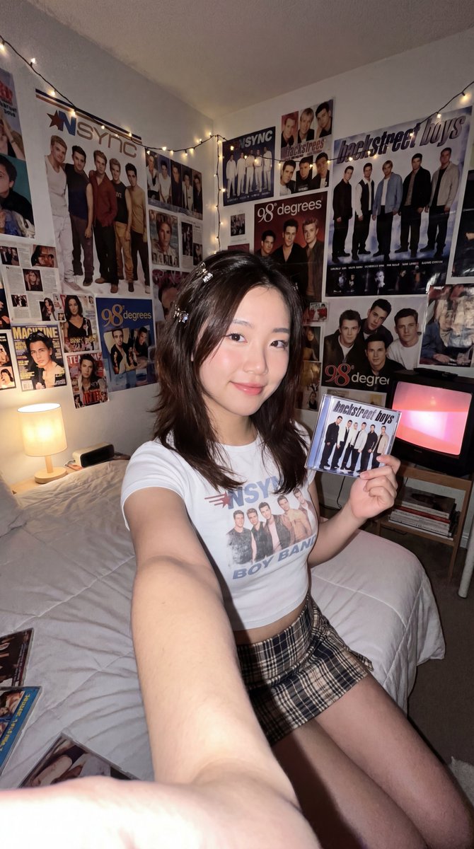 90s Fangirl Selfie Prompt (Korean Subject)