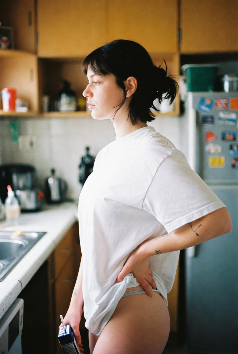 女性写实胶片温暖