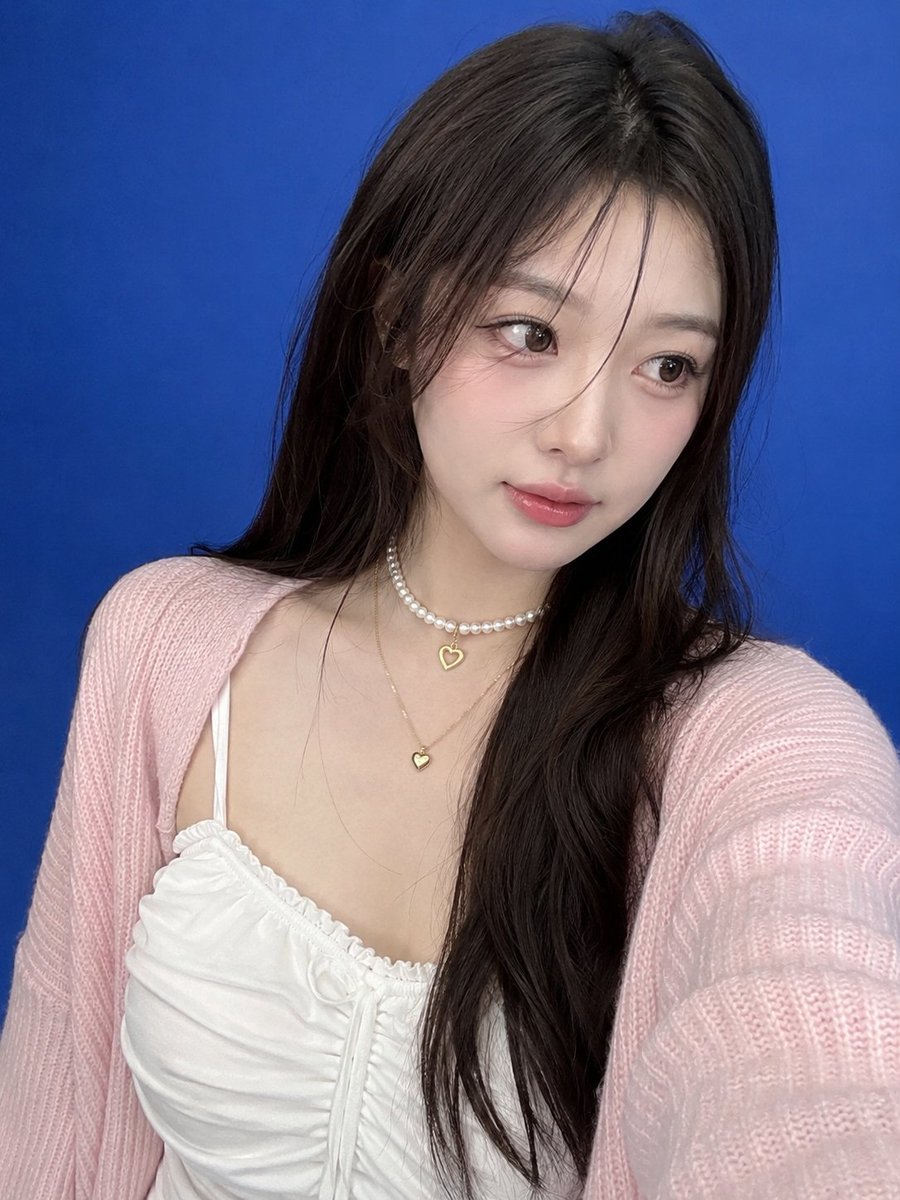 女性写实极简梦幻