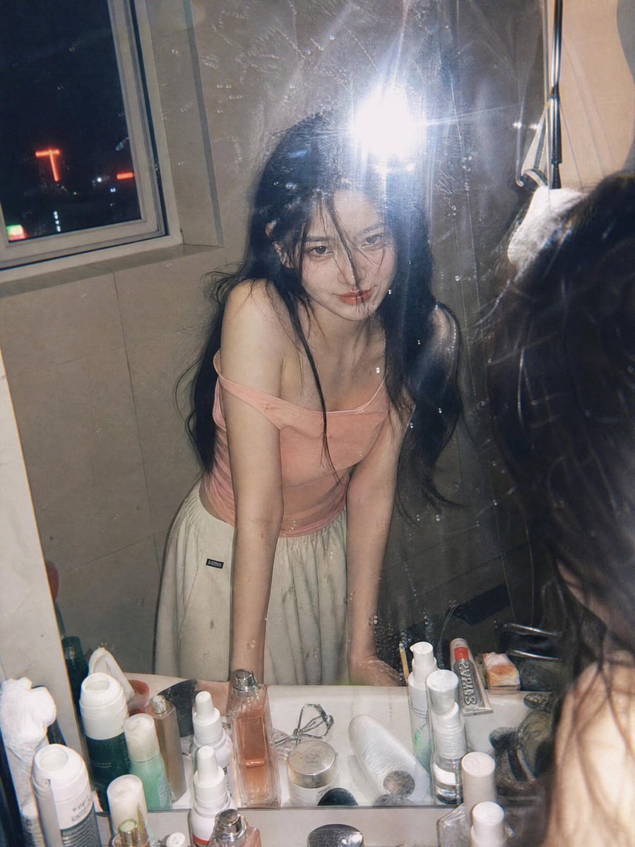 人像胶片写实霓虹夜景温柔