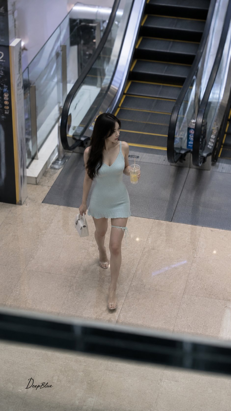 大腿上丝带很加分~